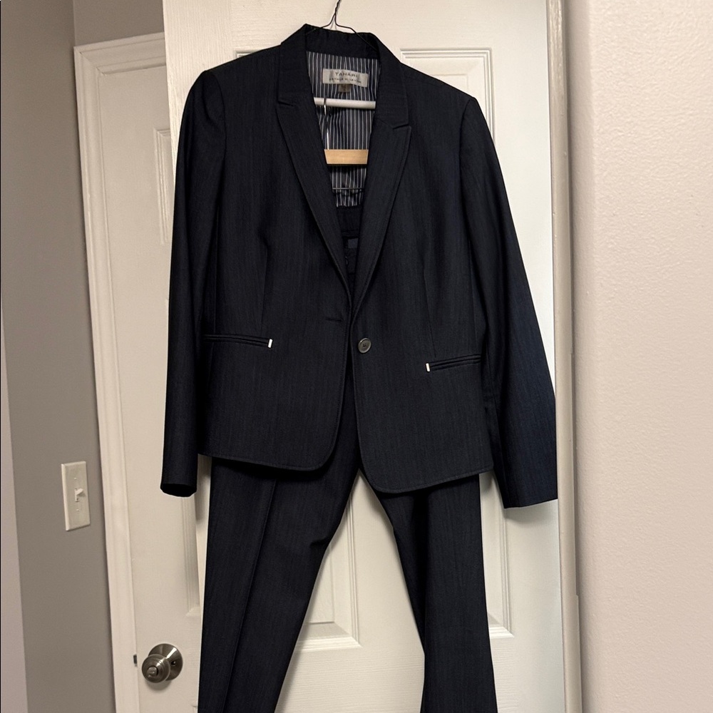 Tahari Women’s Black Suit Pant Suit